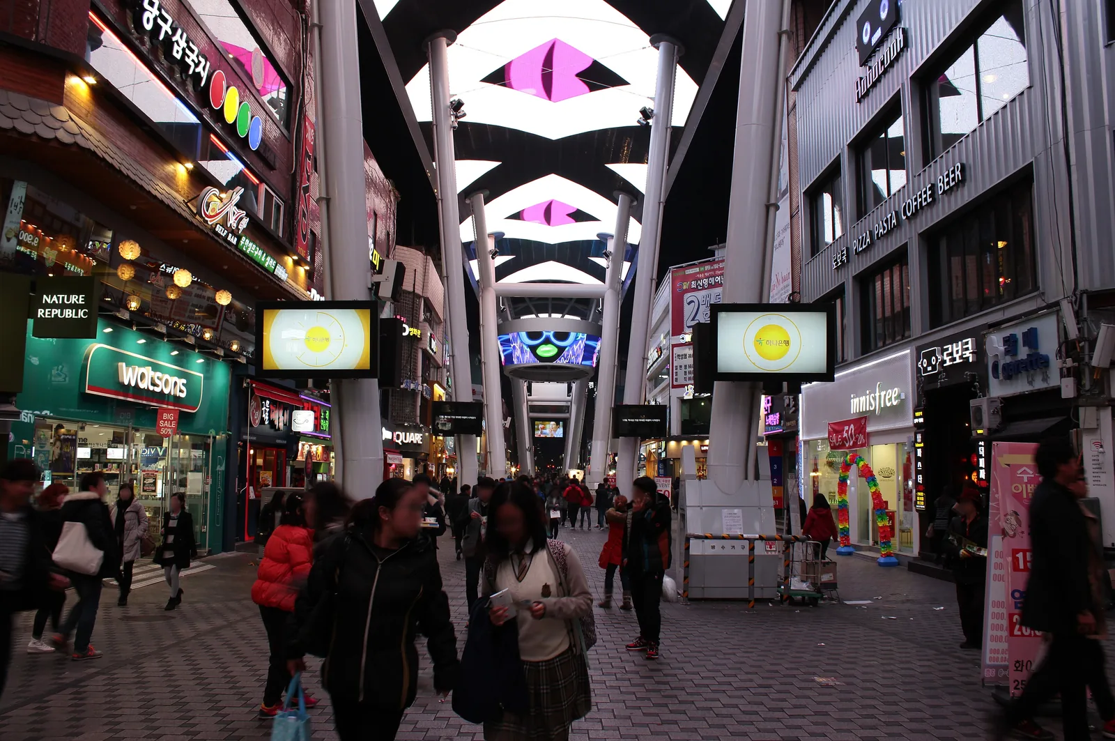 The covered shopping street in Eunhaeng-dong, Daejeon