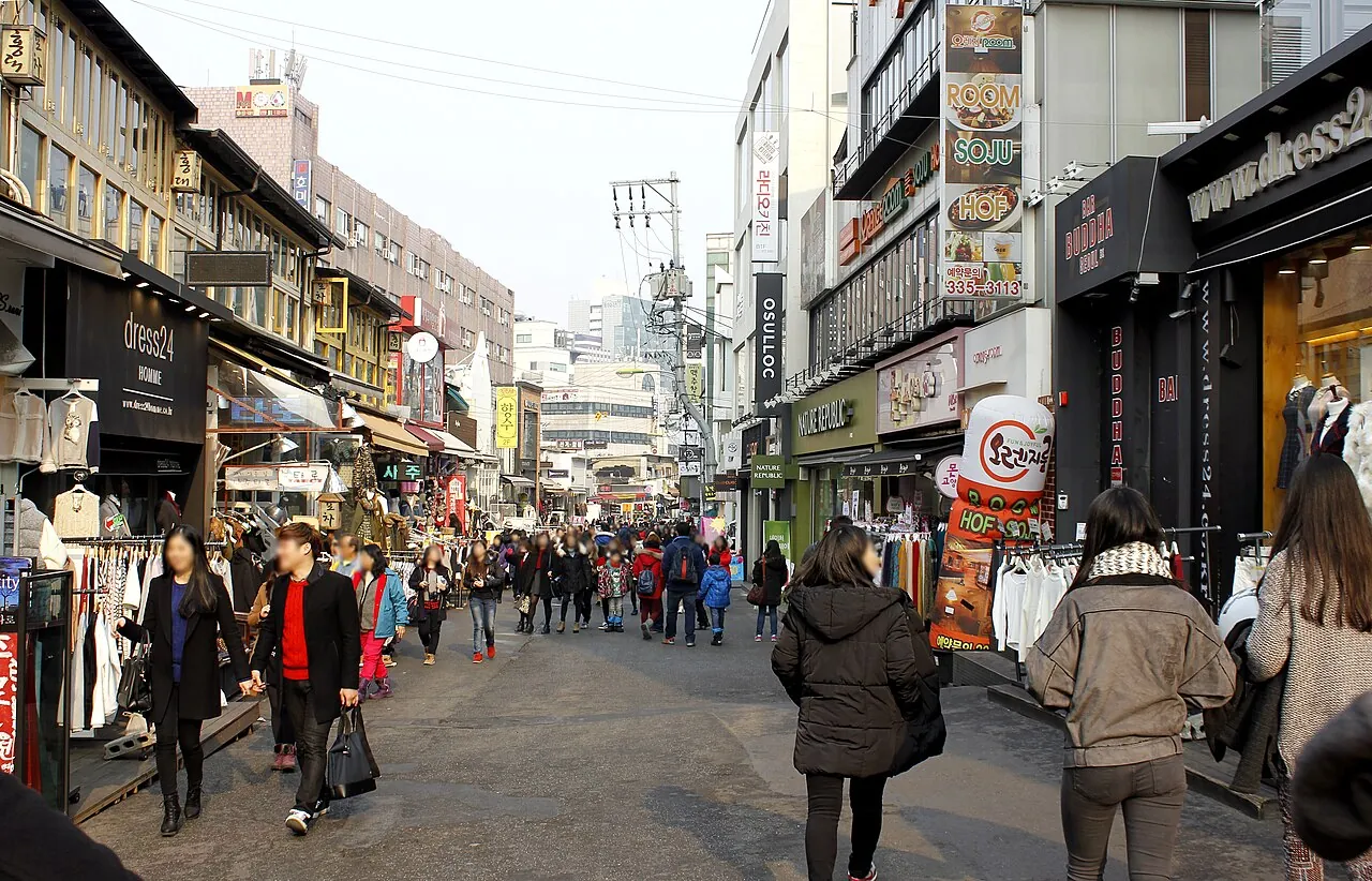 Hongdae street along Eoulmadang-ro in Seoul