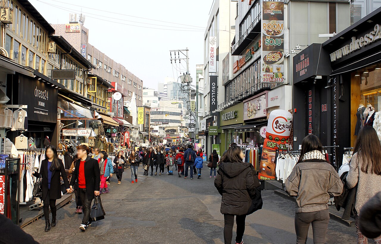 Hongdae street along Eoulmadang-ro in Seoul